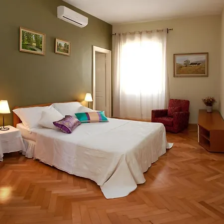 Apartment Gianina *