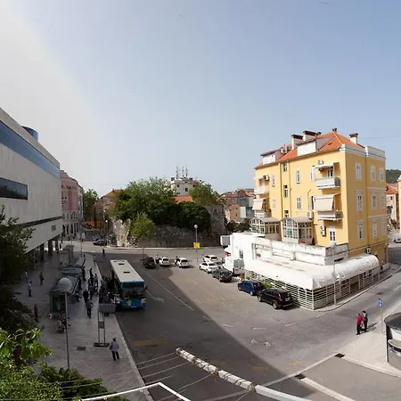 Gianina Apartament *